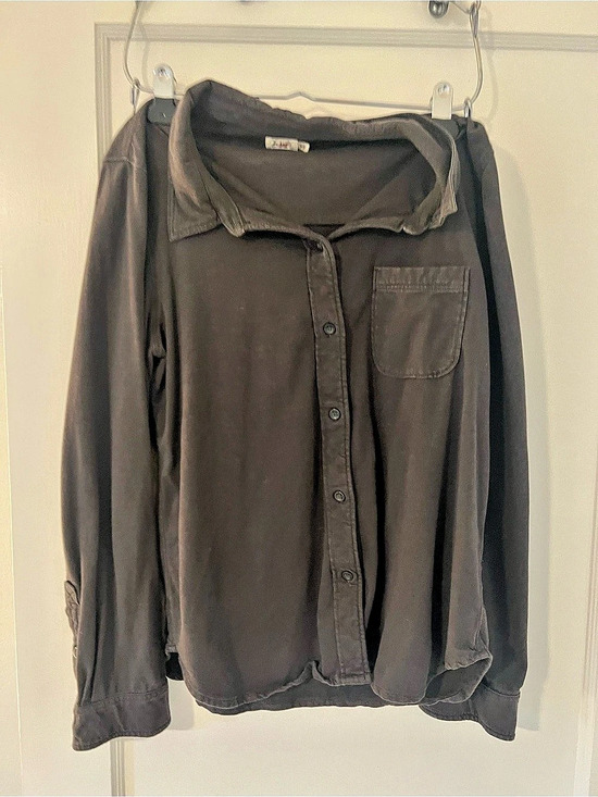 Fabulous Tops - Faherty Button Front Shirt in black Size Medium